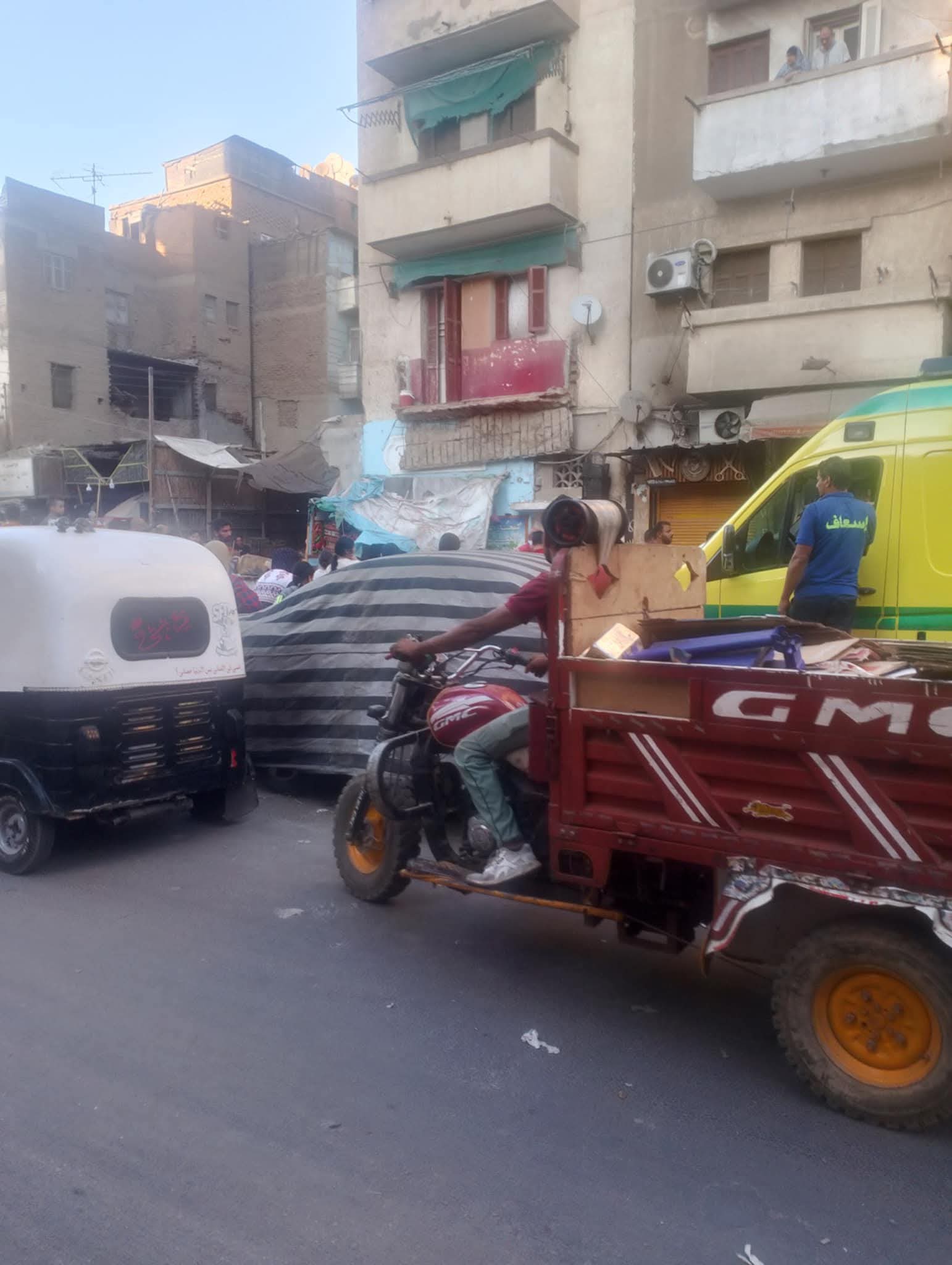 إصابة شخصين في انهيار بلكون بعقار سكني بطنطا.. شاهد 2 2025\7\14\Fb Img 1752508797972 715 070938